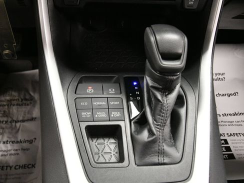 Used 2021 Toyota RAV4 LE w/ Carpet Mat Package (TMS) AWD/4WD image 17