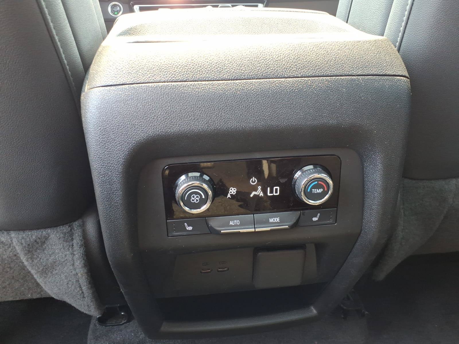 Used 2024 Chevrolet Traverse RS AWD/4WD image 18