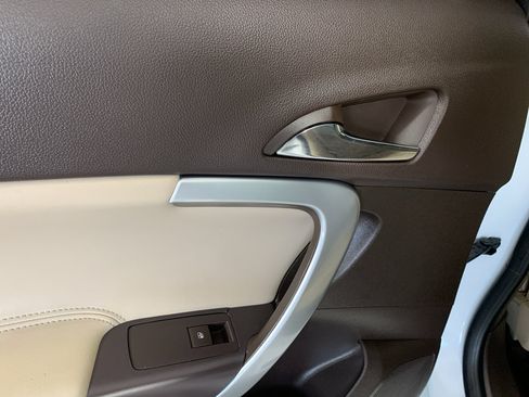 Used 2017 Buick Regal Premium w/ Driver Confidence Package #1 FWD image 31