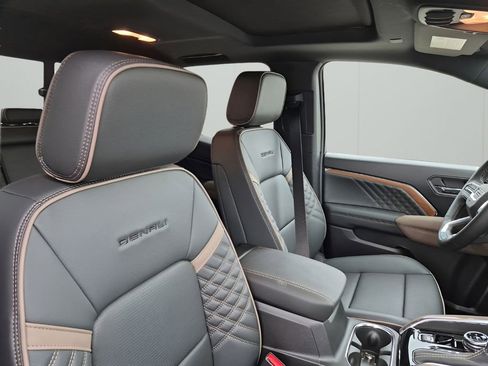 New 2026 GMC Canyon Denali w/ LPO, Denali Black Edition AWD/4WD image 17