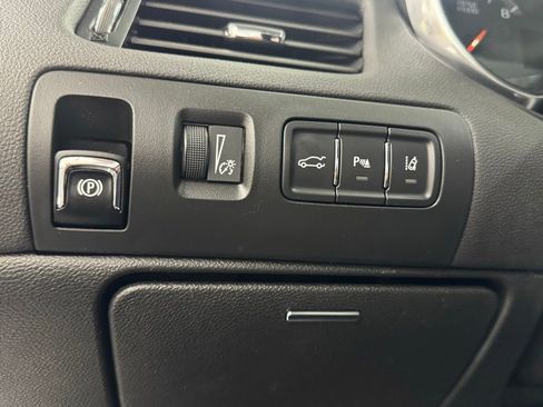 Used 2017 Chevrolet Impala Premier w/ Enhanced Convenience Package FWD image 16