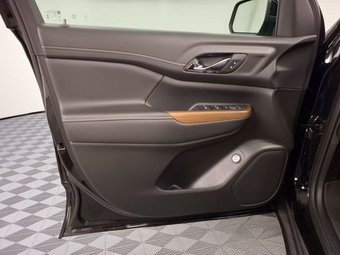 Used 2023 GMC Acadia SLE w/ Driver Convenience Package FWD image 14