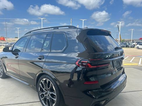 Used 2024 BMW X7 xDrive40i w/ M Sport Package AWD/4WD image 8