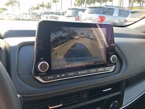 Used 2024 Nissan Rogue SV FWD image 20