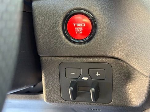 Used 2025 Toyota Tundra Limited AWD/4WD image 15