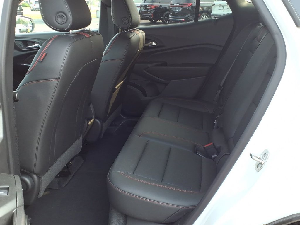 Used 2025 Chevrolet Trax RS w/ Driver Confidence Package FWD image 5