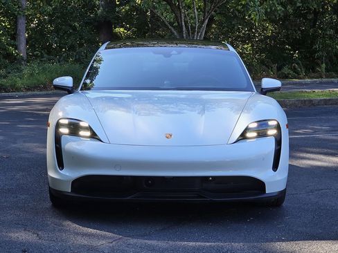 Used 2023 Porsche Taycan image 9