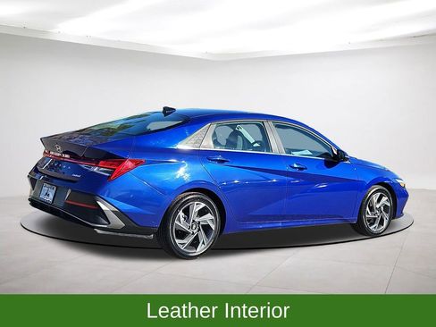 Used 2025 Hyundai Elantra Limited image 7