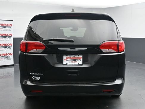 Used 2023 Chrysler Voyager LX FWD image 8