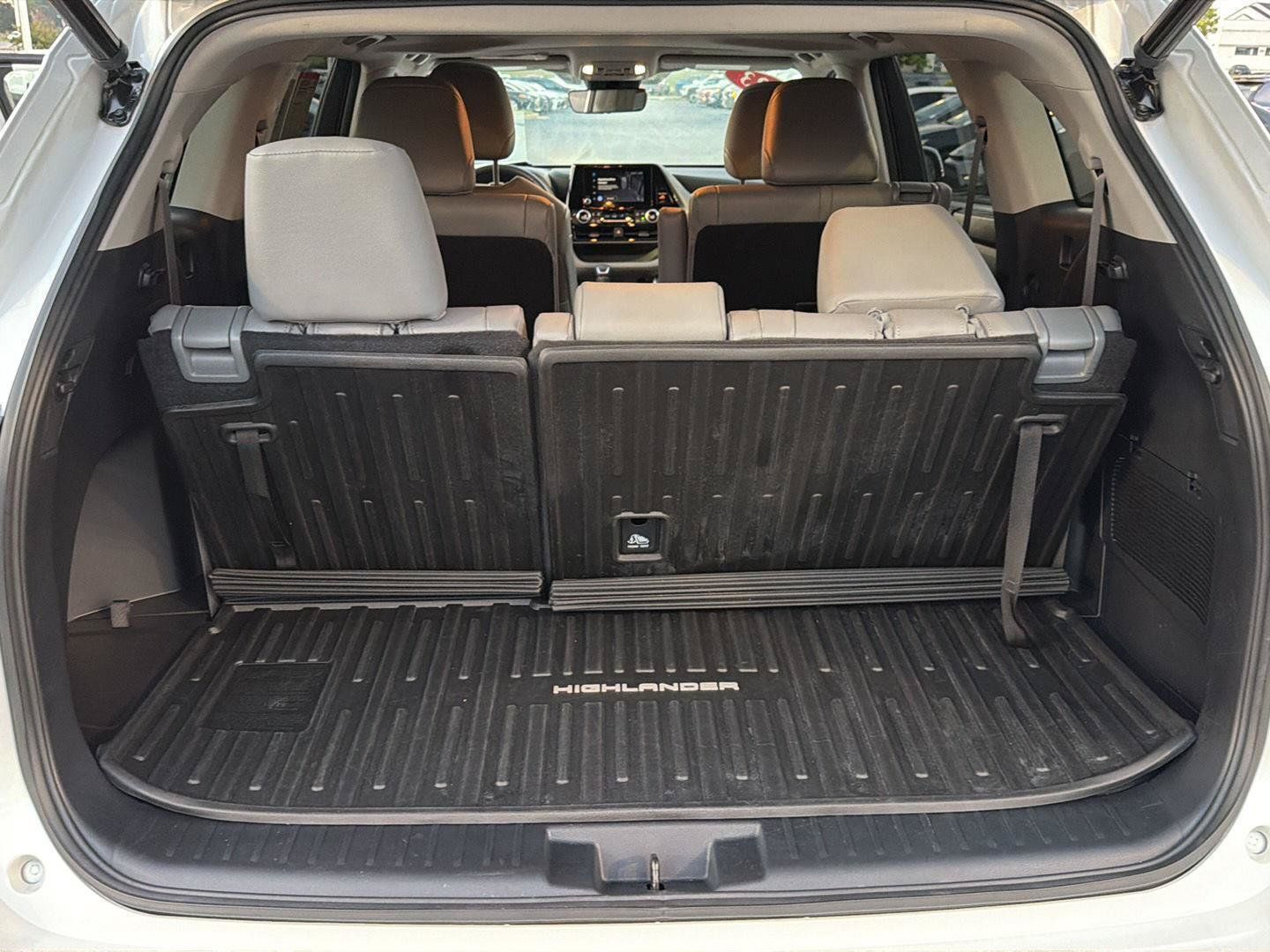 Certified 2023 Toyota Highlander XLE FWD image 35
