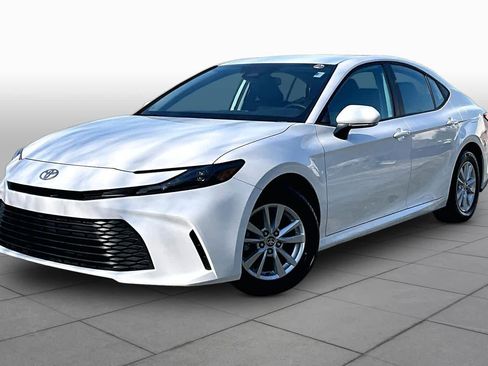 Used 2025 Toyota Camry LE FWD image 2