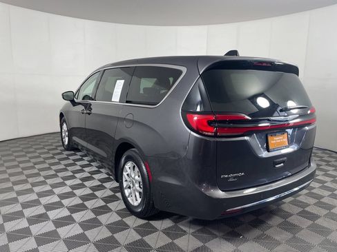 Certified 2023 Chrysler Pacifica Touring-L FWD image 2