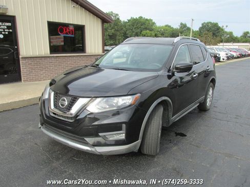 Used 2017 Nissan Rogue SV w/ SV Premium Package FWD image 3
