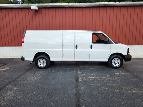 Used 2015 Chevrolet Express 2500 Extended RWD image 8