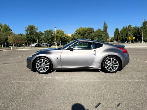 Used 2010 Nissan 370Z Touring w/ Sport Pkg RWD image 8