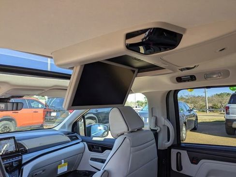 New 2026 Honda Odyssey Touring image 16