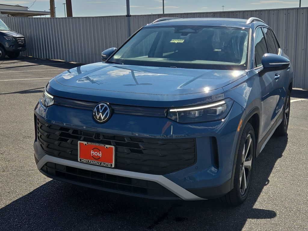 Used 2025 Volkswagen Tiguan SE FWD image 5