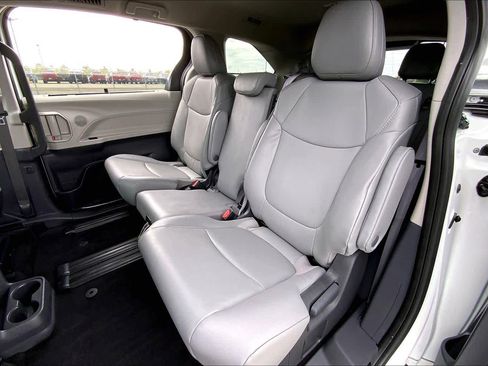 Certified 2024 Toyota Sienna XLE FWD image 20