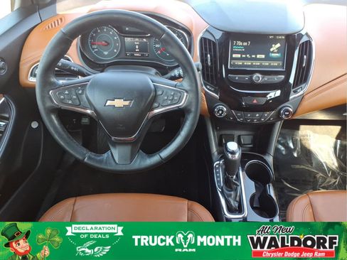 Used 2018 Chevrolet Cruze Premier image 17