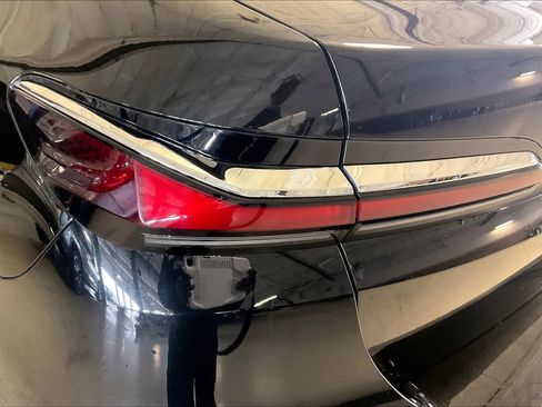 Used 2025 BMW 740i image 26