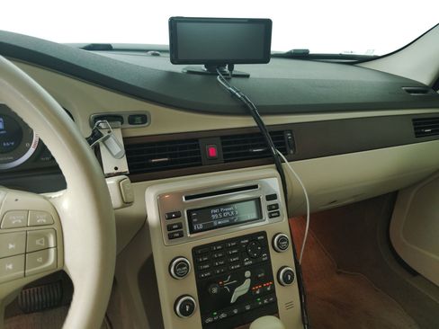 Used 2010 Volvo XC70 3.2 image 24