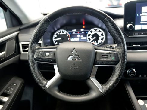 Used 2024 Mitsubishi Outlander SE image 18