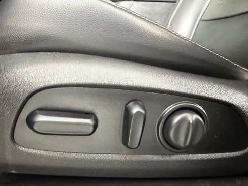 Used 2019 Chevrolet Equinox Premier FWD image 21