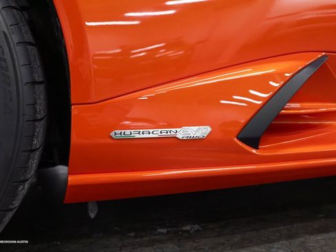 Used 2021 Lamborghini Huracan EVO image 17