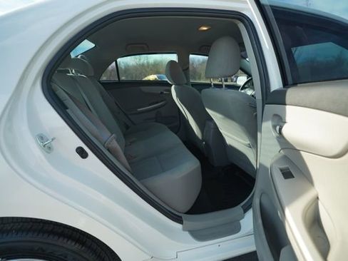 Used 2013 Toyota Corolla LE image 21