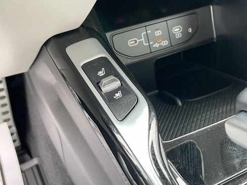 Certified 2025 Kia Sorento SX image 19