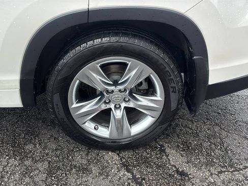 Used 2014 Toyota Highlander Limited w/ Driver Technology Package AWD/4WD image 9