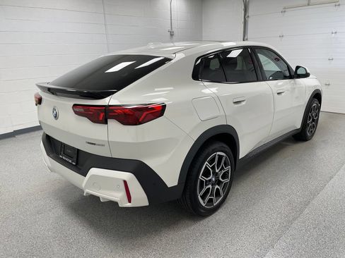 Used 2026 BMW X2 xDrive28i AWD/4WD image 9