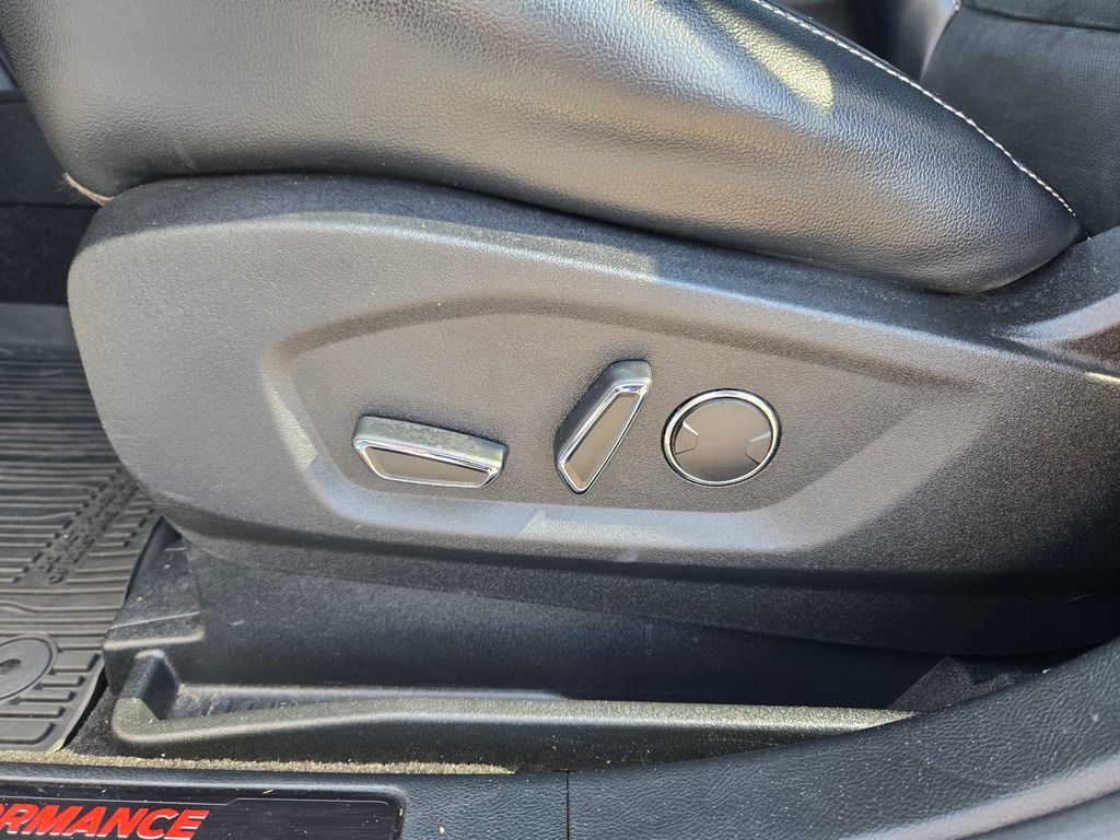 Used 2019 Ford Edge ST w/ Equipment Group 401A AWD/4WD image 16