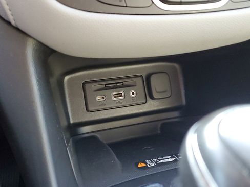 Used 2019 Chevrolet Equinox Premier image 29