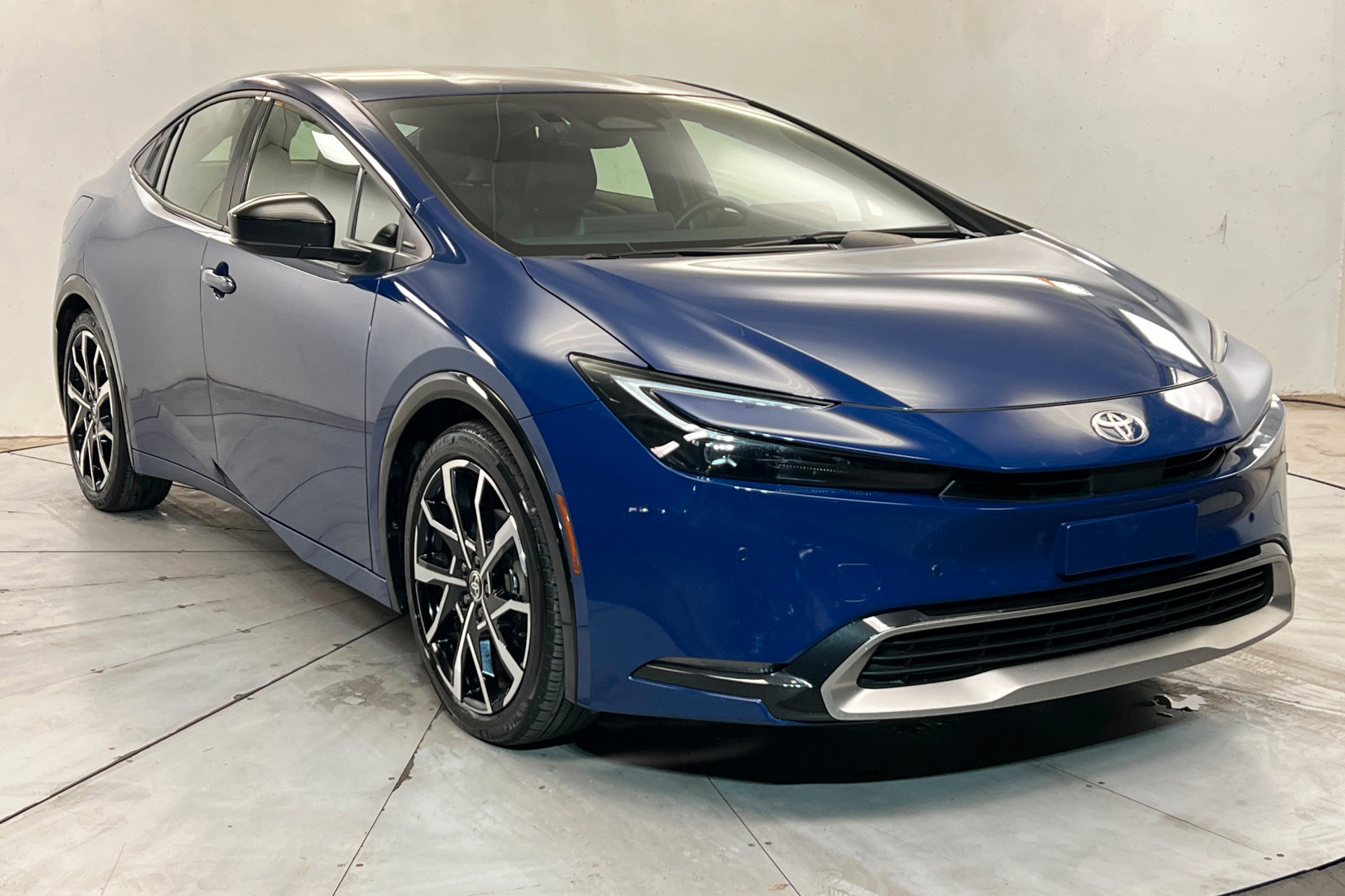 Certified 2025 Toyota Prius Plug-In Hybrid FWD image 8