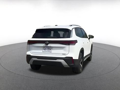 Used 2026 Volkswagen Tiguan SE AWD/4WD image 4