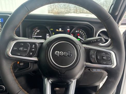 Used 2024 Jeep Wrangler Unlimited Sahara w/ Technology Group image 12