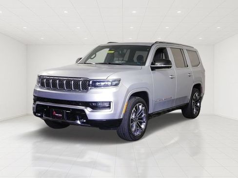 Certified 2023 Jeep Grand Wagoneer Series III w/ HD Trailer Tow Package AWD/4WD image 3