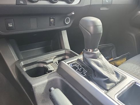 Used 2017 Toyota Tacoma SR5 image 32