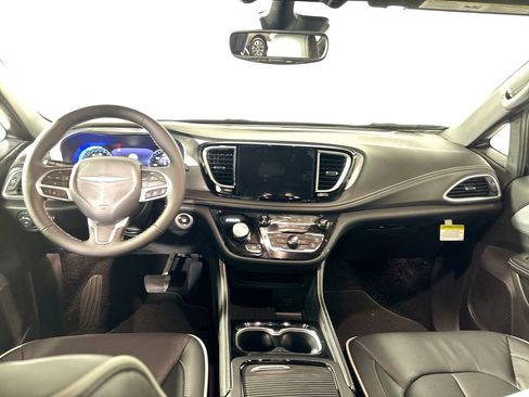 New 2026 Chrysler Pacifica Limited image 12