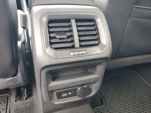 Used 2020 Volkswagen Tiguan SE image 16