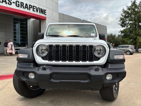Used 2025 Jeep Wrangler Unlimited Sport AWD/4WD image 3