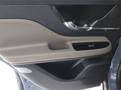 New 2026 Lincoln Corsair Premiere image 22