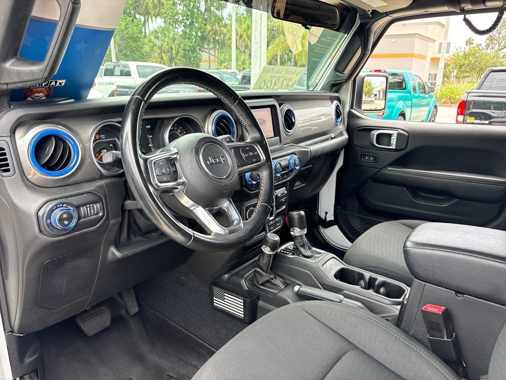 Used 2020 Jeep Gladiator Overland w/ Safety Group AWD/4WD image 6