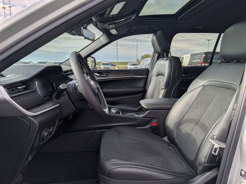 New 2026 Jeep Grand Cherokee Altitude AWD/4WD image 5