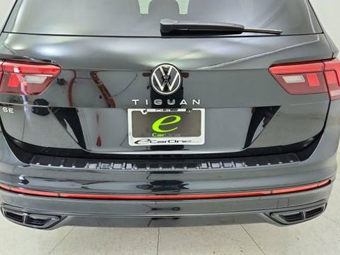 Used 2022 Volkswagen Tiguan SE R-Line image 11