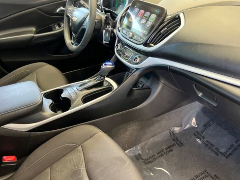 Used 2018 Chevrolet Volt LT FWD image 16