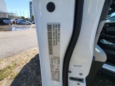 Used 2025 Jeep Compass Limited image 9