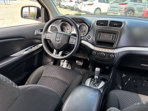Used 2019 Dodge Journey SE FWD image 12