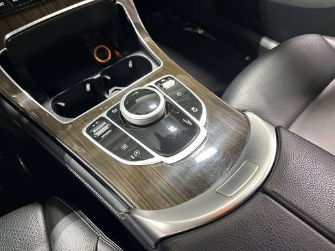 Used 2019 Mercedes-Benz GLC 300 4MATIC image 26